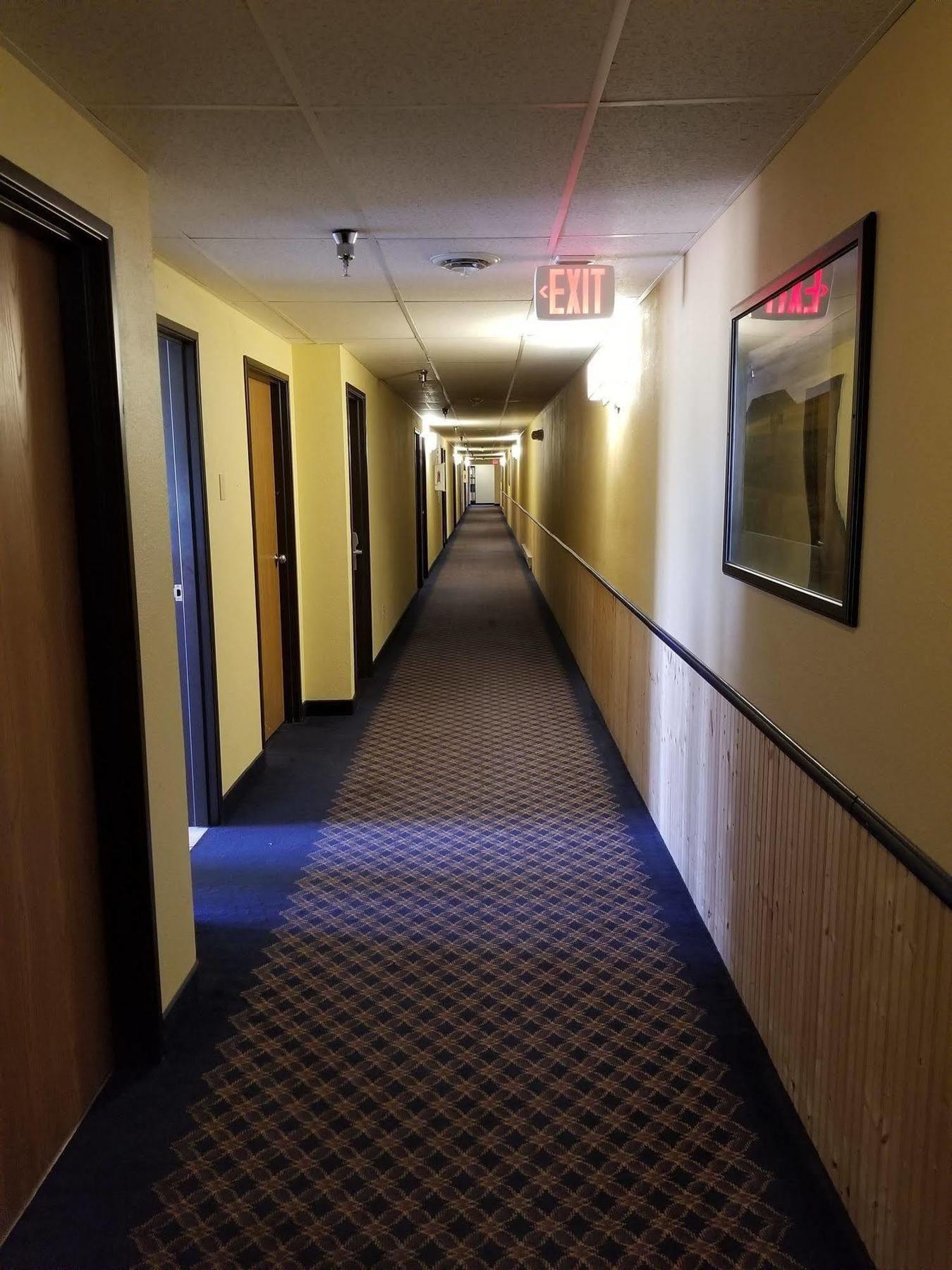 Prairie Inn Vermillion Exterior photo